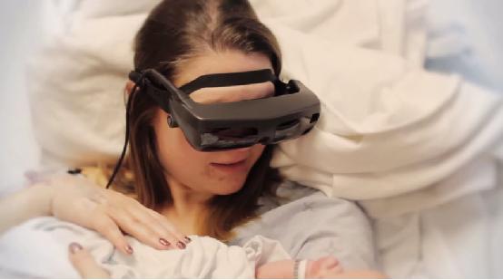 eSigh眼镜帮助盲人妈妈看到了自己的宝宝
