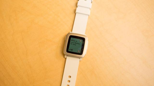 彩色电子纸屏幕智能手表Pebble Time上手