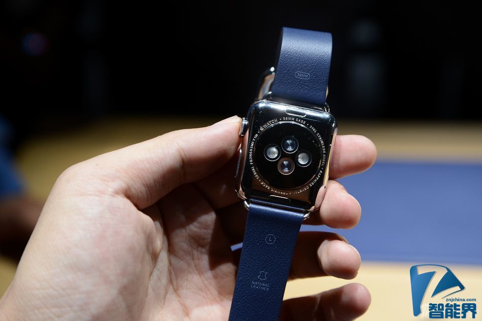 科技发烧友，Apple Watch 根本不是你的菜!