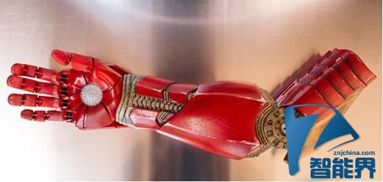 3D打印钢铁侠一样机械手臂帮助残疾儿童