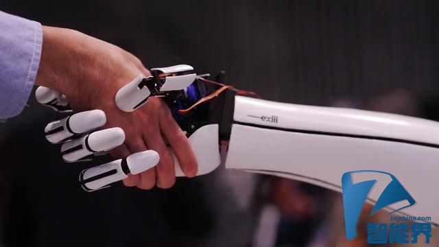 3D打印仿生假肢能连接智能手机