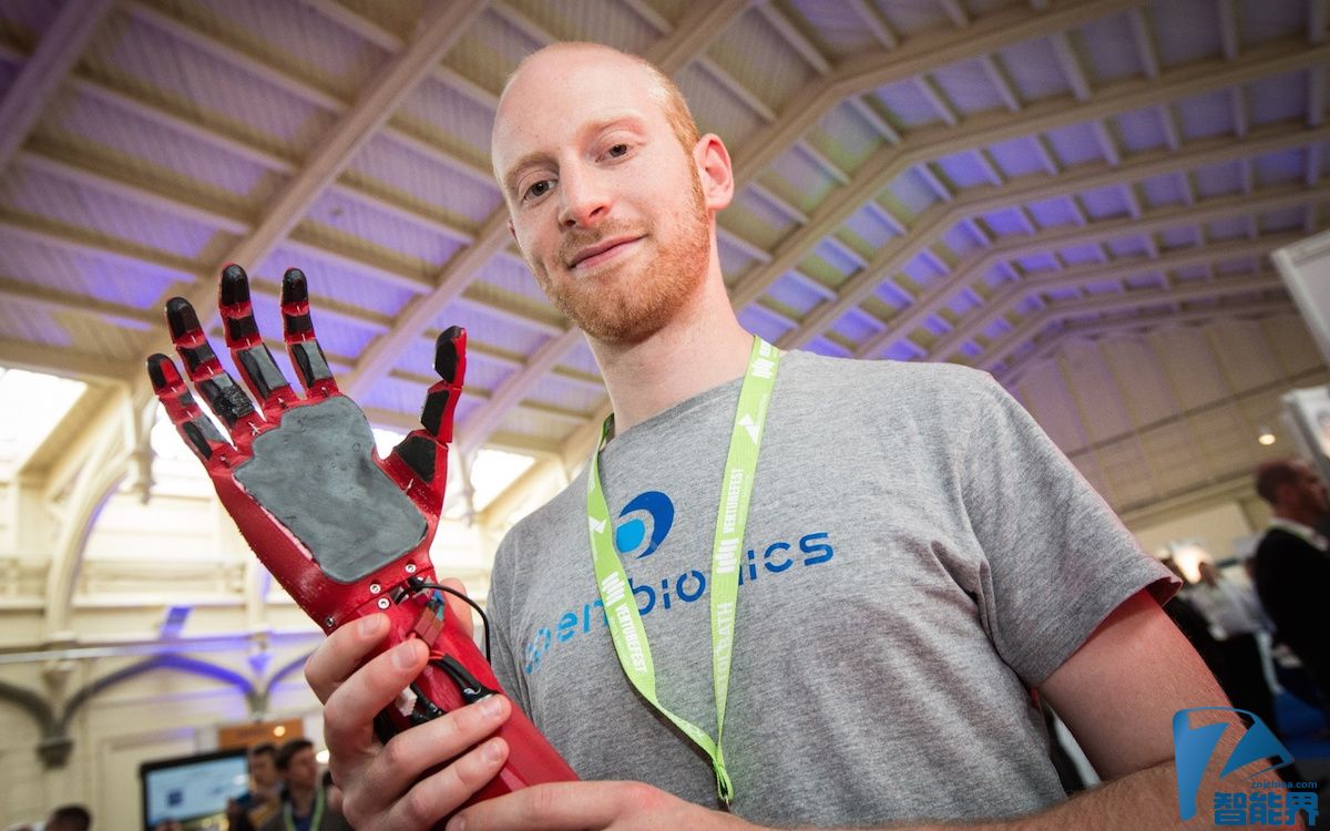 Open Bionics：制造低价、3D 打印的机器手