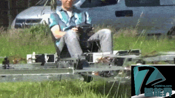 简直“皮包铁” 小伙研发载人的无人机