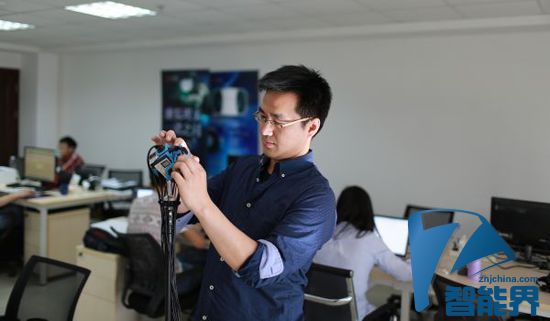 戴VR眼镜会让自己像个傻子吗