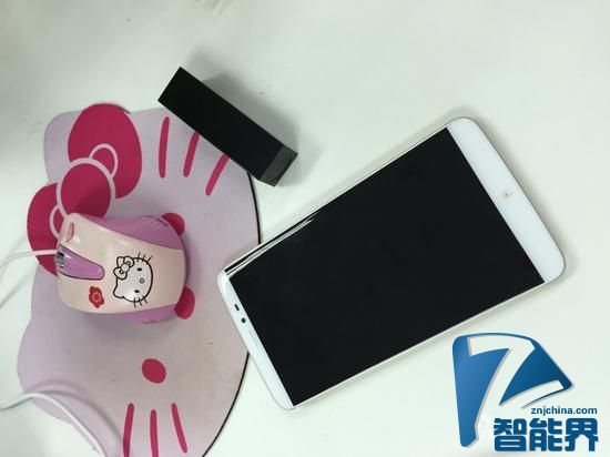 PPTV手机谍照曝光，或具备裸眼3D功能