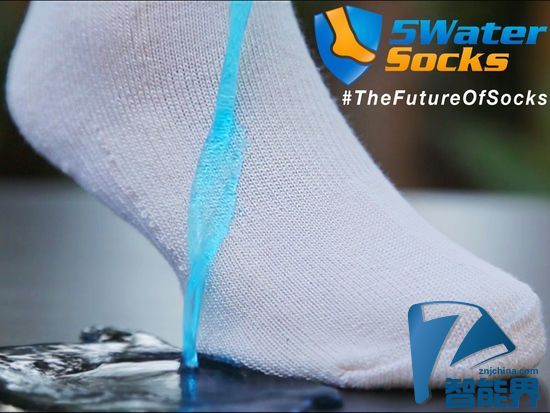 没开玩笑，这袜子就是不怕水