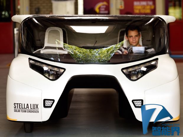 Stella Lux太阳能汽车：充满一次能行驶1100公里