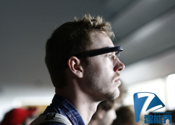 传企业版谷歌眼镜可折叠防水 更方便携带