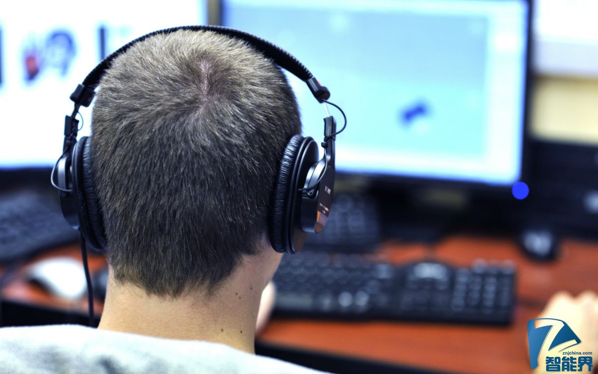 不让 PC 和 Xbox 独美 FPS ，PS4 也有了键鼠外设