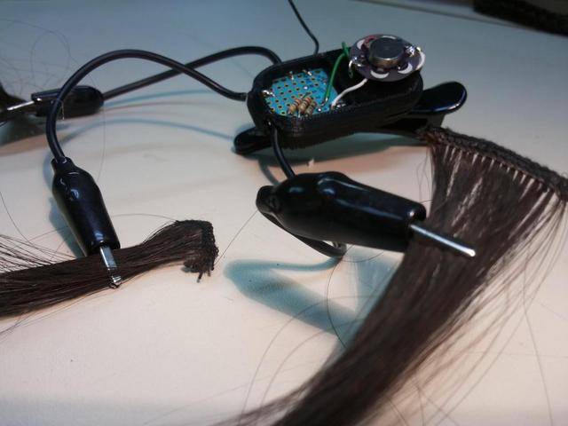 防身神器：碰碰头发就能触发智能手机报警