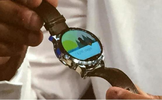 Fossil展示新款智能手表 跟Moto 360长一样