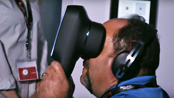 佳能也做VR设备 看上去跟其他有点不同