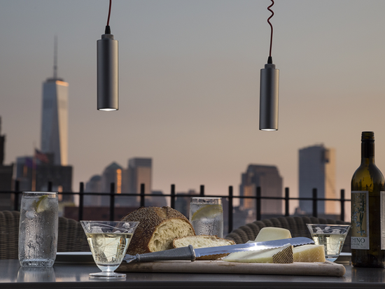 Shine充电宝 用太阳能给手机充电