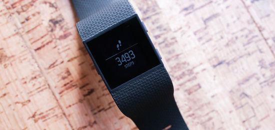 Fitbit Surge大升级：续航翻倍，新添跑步提醒