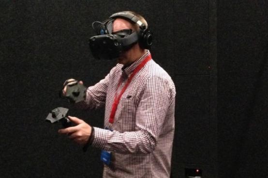 虚拟现实头盔Oculus Rift/HTC Vive配置对比