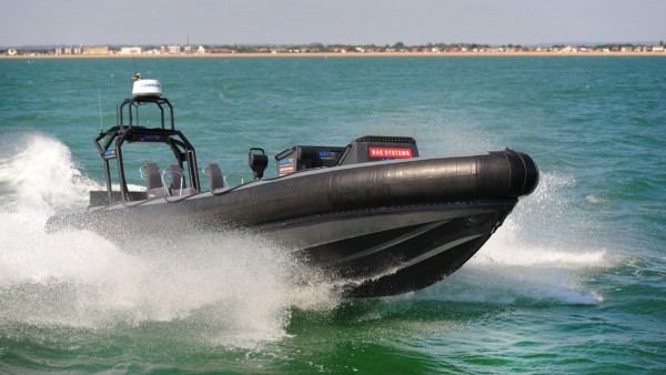 英国海军开发无人快艇：开船就像玩游戏
