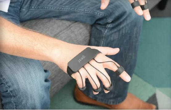 Gest体感“手套”控制器使用上更加简单实用