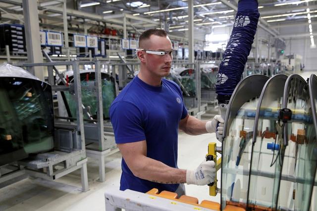 大众为装配工人配备3D智能眼镜
