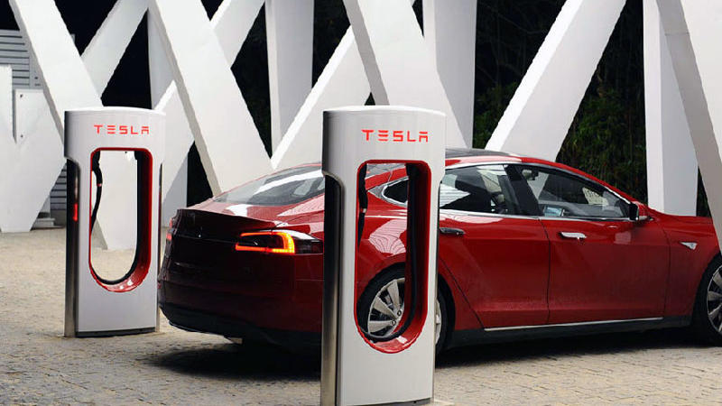 超充不兼容，车主充电难：尴尬特斯拉，“默杀”新国标？