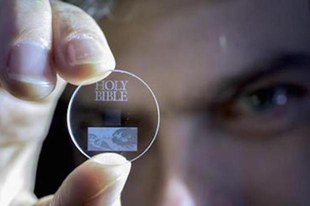 这个“超人存储水晶”让数据可保存138亿年