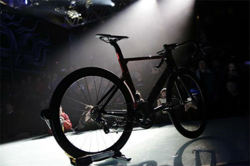 野兽骑行推出碳纤维智能自行车 售价3999元起