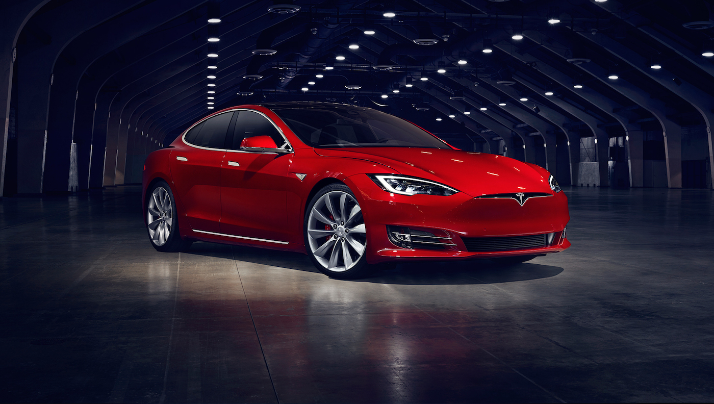 Tesla 给 Model S 换上了新车头，同时还加入快速充电