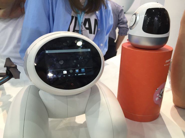 韩国宠物狗机器人亮相CES Asia