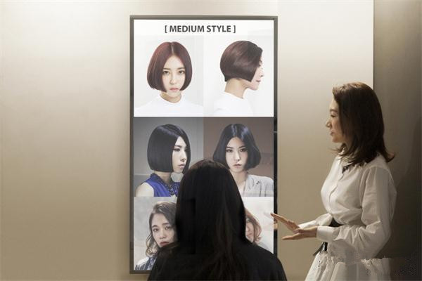 有这面镜子，再也不怕成为理发师的「刀下鬼」了！