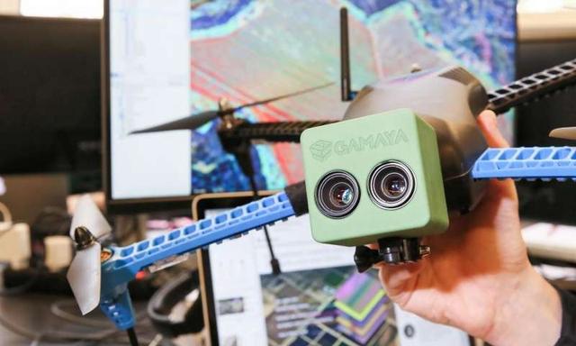 美国农民种个地还得动用无人机...