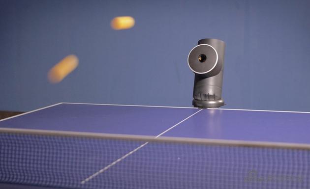 这个机器帮你训练变乒乓球高手