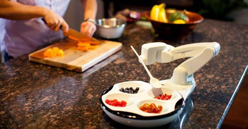 助老助残：这款喂饭机器人叫人“饭来张口”