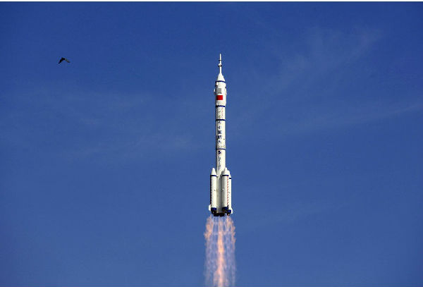 神舟问天！神舟十一号载人飞船发射成功