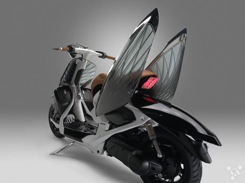 这摩托车怎么还长翅膀？难道是会飞吗？