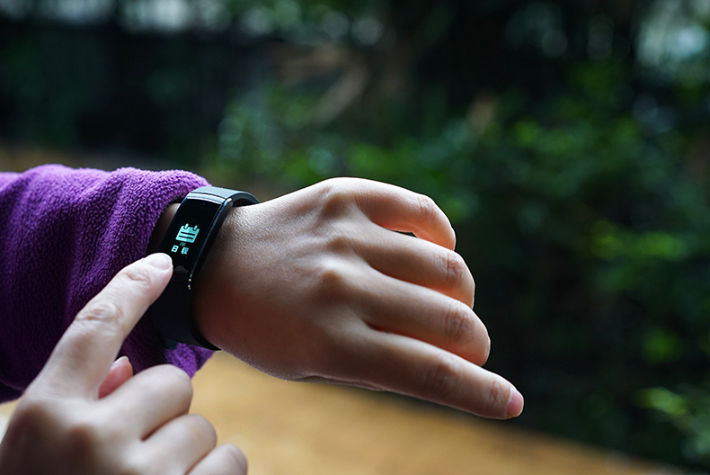 智能界 | 埃微蛋卷手环试用演示