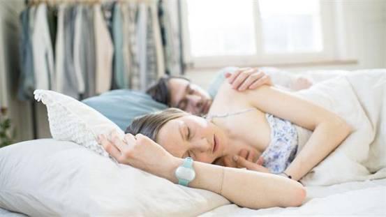 这事有点污 夫妻想怀孕居然靠这款手环就行了