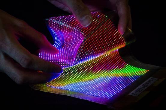 可穿戴未来：韩国研发出内置OLED屏幕的布料