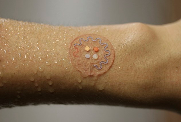 超薄可穿戴设备！“皮肤贴片”能读懂你的汗水