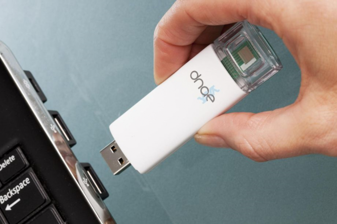 HIV患者福音 这款USB检测棒不到30就能测出病毒水平