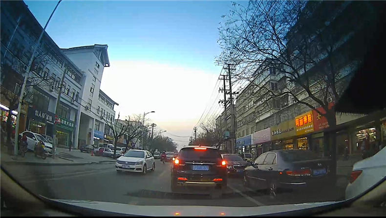 轲轲西里荣放V9云镜傍晚拍摄效果