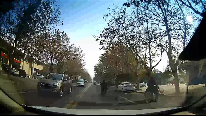 轲轲西里荣放V9云镜侧光环境拍摄效果