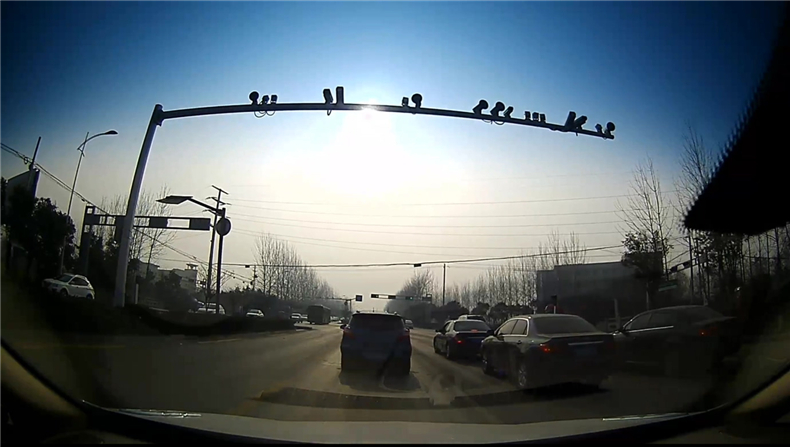 轲轲西里荣放V9云镜逆光环境拍摄效果