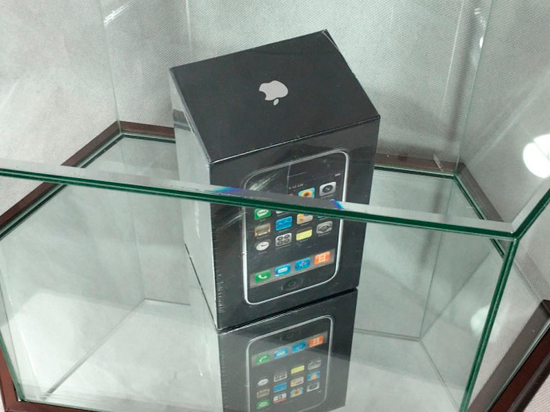 初代未拆封iPhone售价超10万 信仰粉要来一台吗？