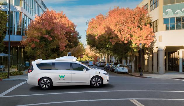 谷歌母公司旗下Waymo展示无人驾驶旅行车 2017年上路