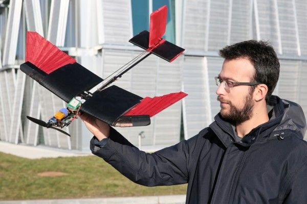 瑞士研究人员打造出一架具有“羽毛”的无人机