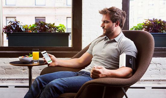 一分钟搞定！ QardioArm智能血压计