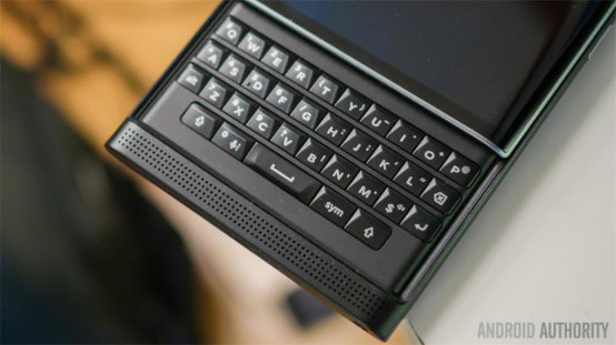 由TCL设计的黑莓手机将亮相CES 仍会配备物理按键