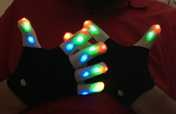 超酷炫！Chnano RGB LED 手套为冬天增添色彩