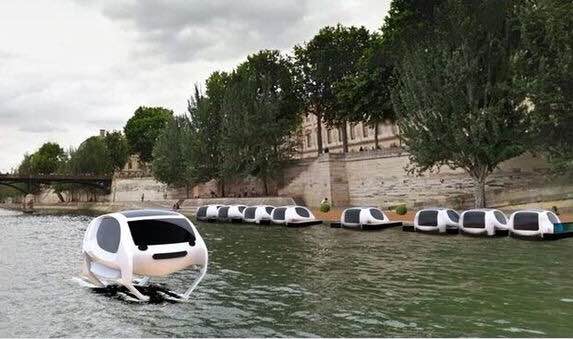 塞纳河上“飞起来的船”