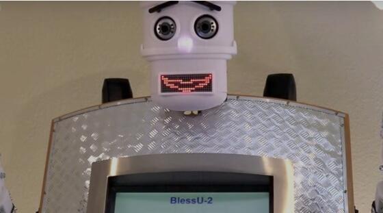 德国教堂来了一个机器人牧师，会用五种语言做祷告