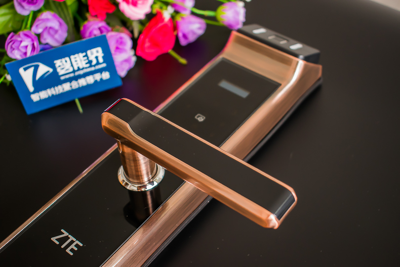 多一点的安全关怀  中兴智能门锁体验